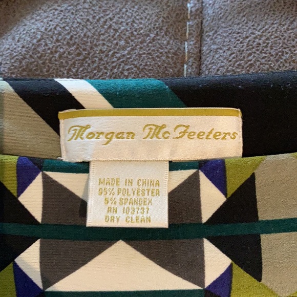 Flattering Business-like dress - Picture 3 of 3